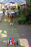 847994 Afbeelding van het onderdeel 'kegelspel' voor kinderen, tijdens het buurtfeest van Buurtvereniging Margriet in ...